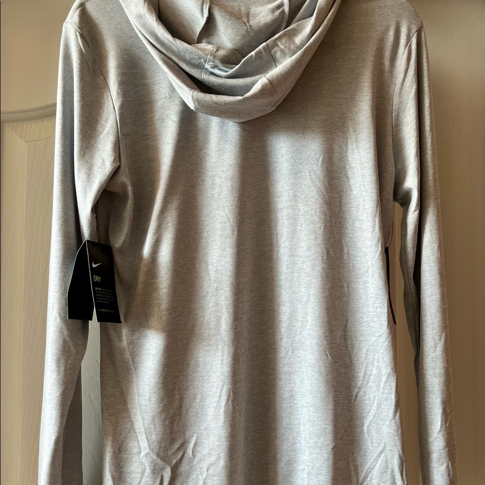 NWT! NIKE grey long sleeve hooded dry fit shirt. Medium